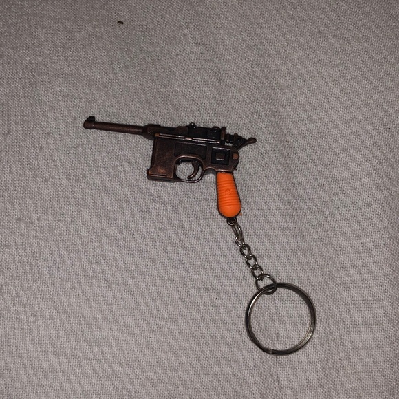gun keychain/toy - Picture 1 of 3